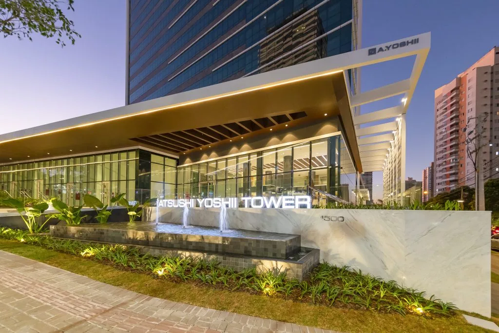 Fachada da Atsushi Yoshii Tower, sede do escritório Faune & Advogados Associados em Londrina/PR
